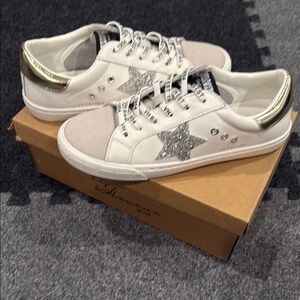 Vintage Havana  White and Silver Low-Top Sneakers with Glitter Star